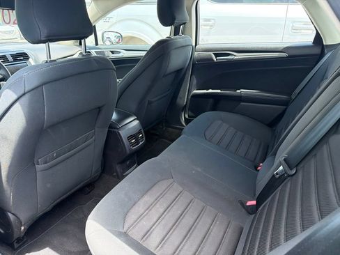 Used 2019 Ford Fusion SE FWD image 5