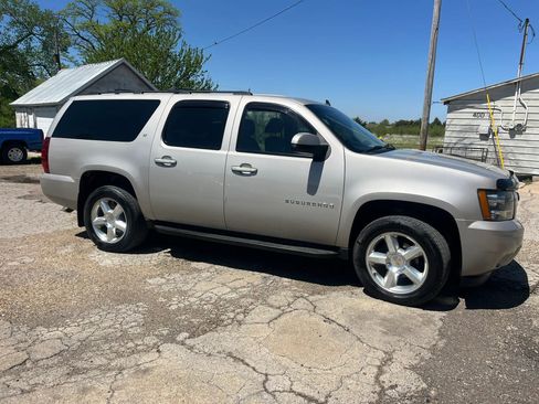 Used 2009 Chevrolet Suburban LT AWD/4WD image 3