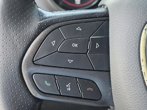Used 2022 Dodge Challenger SXT w/ Driver Convenience Group RWD image 19