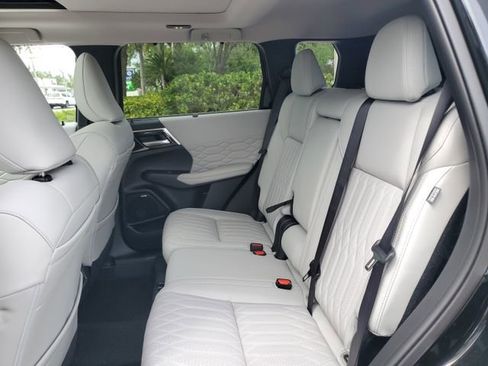 New 2025 Mitsubishi Outlander SEL image 11