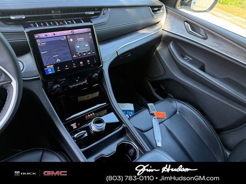 Used 2024 Jeep Grand Cherokee Limited AWD/4WD image 33