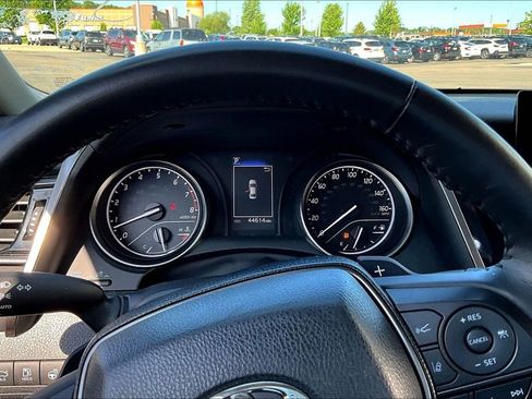 Used 2024 Toyota Camry SE FWD image 12