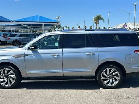 Used 2022 Lincoln Navigator L Reserve AWD/4WD image 6