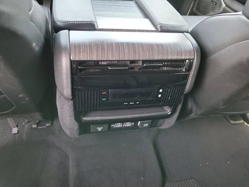 Used 2024 Jeep Wagoneer L Series II w/ Flexible Seating Group AWD/4WD image 21