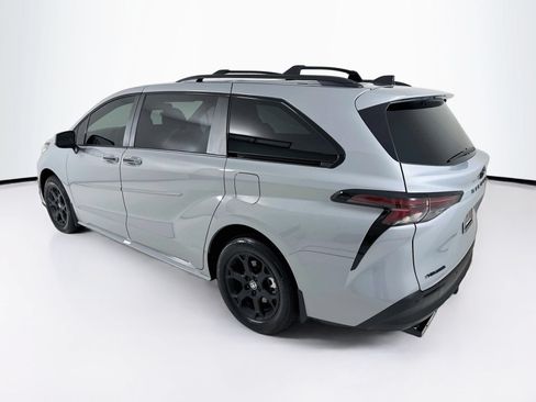 Used 2025 Toyota Sienna XLE Woodland Edition AWD/4WD image 6