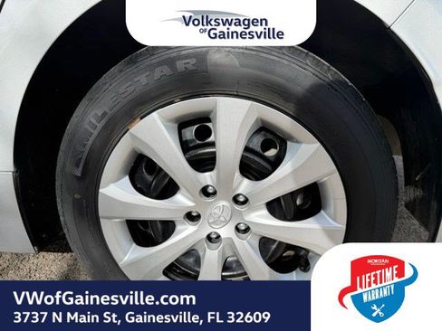 Used 2024 Toyota Corolla LE FWD image 28