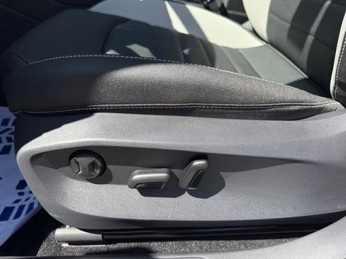 Certified 2025 Volkswagen Taos SEL w/ Black Wheel Plus Package image 29