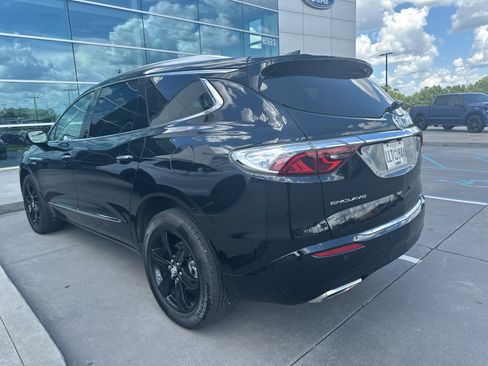 Used 2023 Buick Enclave Essence w/ Experience Buick Package FWD image 4