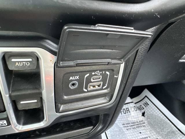 Used 2018 Jeep Wrangler Unlimited Sahara w/ Dual Top Group AWD/4WD image 17
