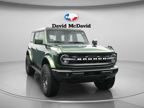 Used 2024 Ford Bronco Outer Banks AWD/4WD image 2
