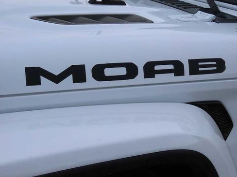 Used 2019 Jeep Wrangler Unlimited Sahara w/ Quick Order Package 24M Moab image 11