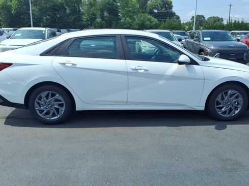 Certified 2024 Hyundai Elantra SEL FWD image 4