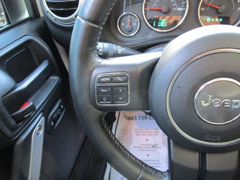 Used 2018 Jeep Wrangler Unlimited Sahara w/ Connectivity Group image 12