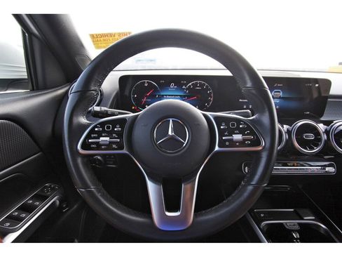 Used 2023 Mercedes-Benz GLB 250 4MATIC image 9