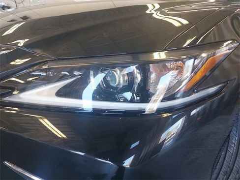 Used 2022 Lexus ES 300h w/ Premium Package image 30