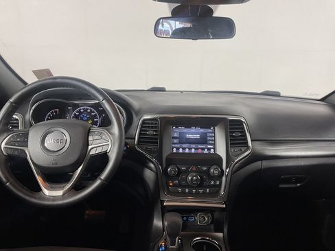 Used 2019 Jeep Grand Cherokee Laredo AWD/4WD image 15