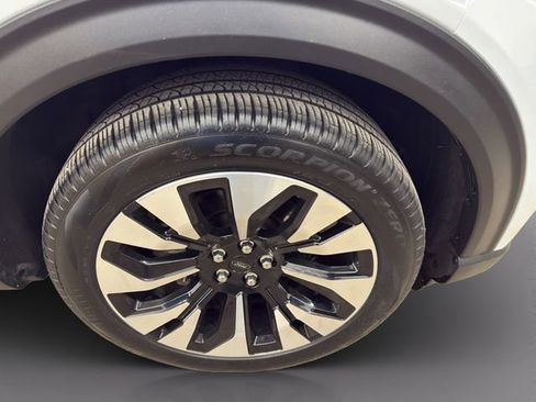 Used 2025 Ford Explorer Platinum w/ LUX Leather Package image 23