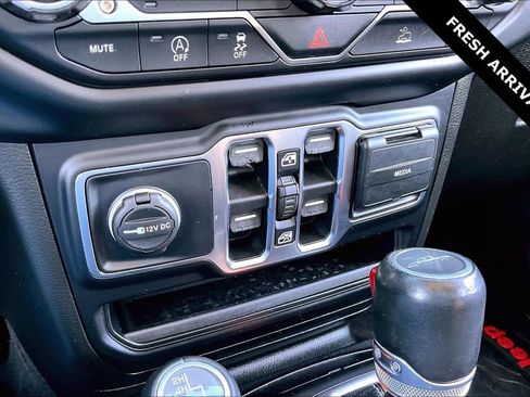 Used 2020 Jeep Gladiator Overland w/ LED Lighting Group image 16