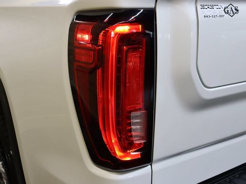 Used 2022 GMC Sierra 1500 SLT w/ SLT Premium Plus Package AWD/4WD image 25