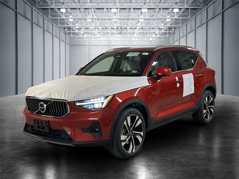 Certified 2024 Volvo XC40 B5 Ultimate w/ Protection Package Premier AWD/4WD image 1