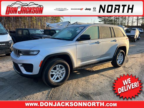 Used 2024 Jeep Grand Cherokee Laredo image 1