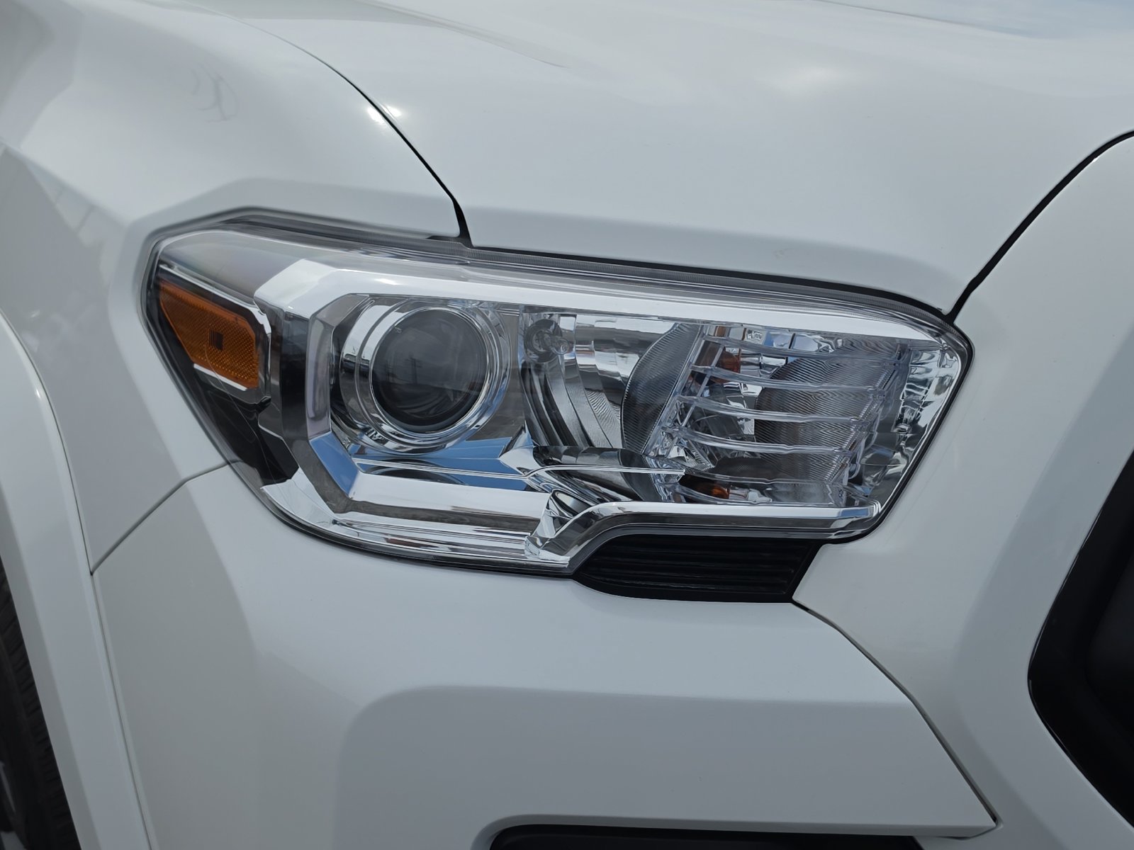 Used 2022 Toyota Tacoma SR5 RWD image 7