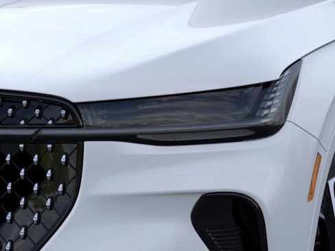 New 2025 Lincoln Nautilus Reserve image 18