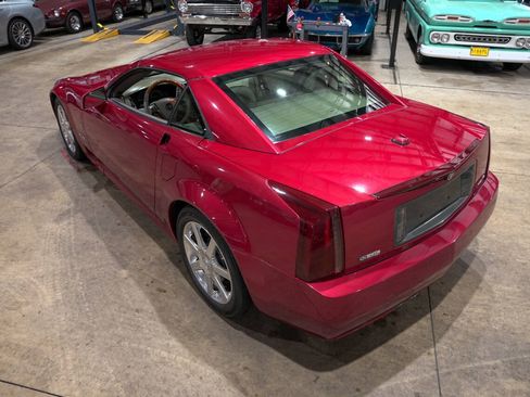 Used 2005 Cadillac XLR RWD image 30