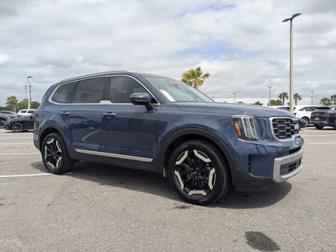 Certified 2023 Kia Telluride S w/ S Sunroof Package image 2