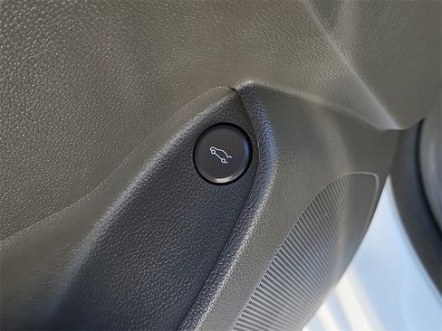 Used 2016 Chevrolet Cruze LT w/ Convenience Package image 18