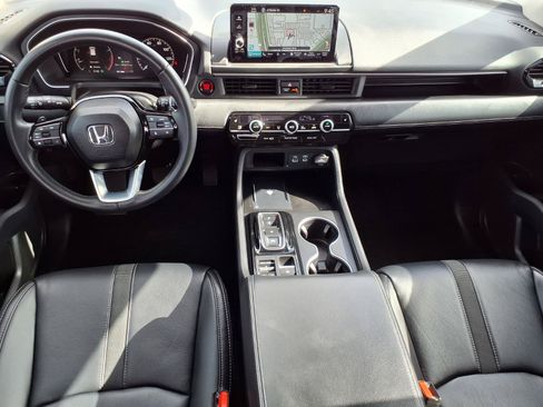 Certified 2025 Honda Pilot Touring image 4