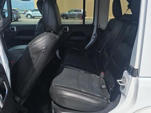 Used 2022 Jeep Wrangler Unlimited Sahara AWD/4WD image 14