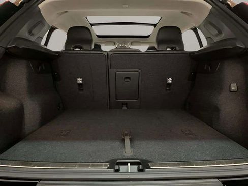 Used 2025 Volvo XC40 B5 Plus image 81