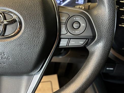 Used 2019 Toyota Camry LE w/ Convenience Package FWD image 12