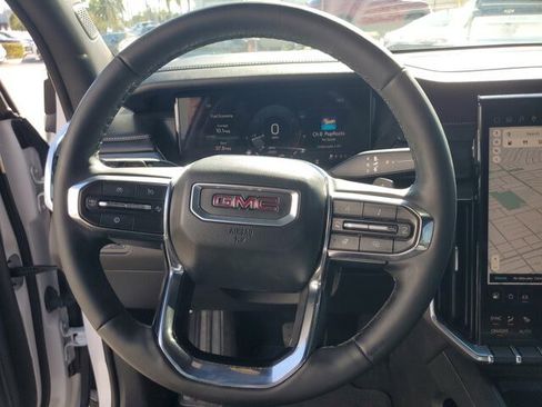 Used 2024 GMC Acadia Elevation image 29