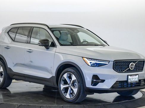 Certified 2026 Volvo XC40 B5 Plus w/ Protection Package Premier AWD/4WD image 6