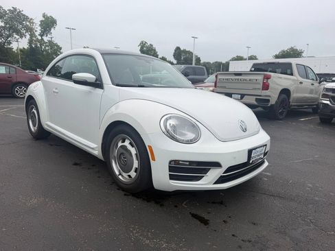 Used 2018 Volkswagen Beetle 2.0T FWD image 3