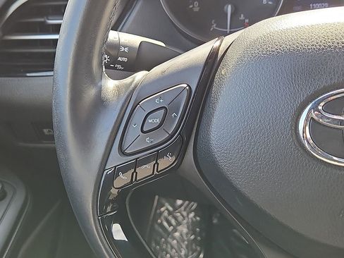 Used 2018 Toyota C-HR XLE image 17