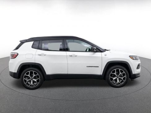 Used 2025 Jeep Compass Limited AWD/4WD image 10