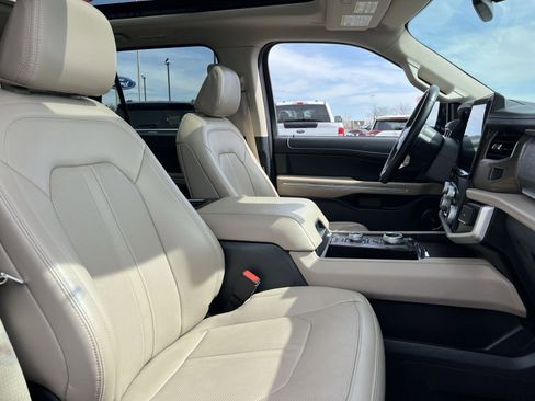 Used 2024 Ford Expedition Limited image 28