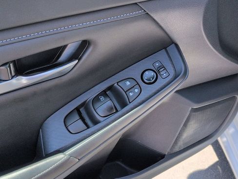 Used 2024 Nissan Sentra SV FWD image 31