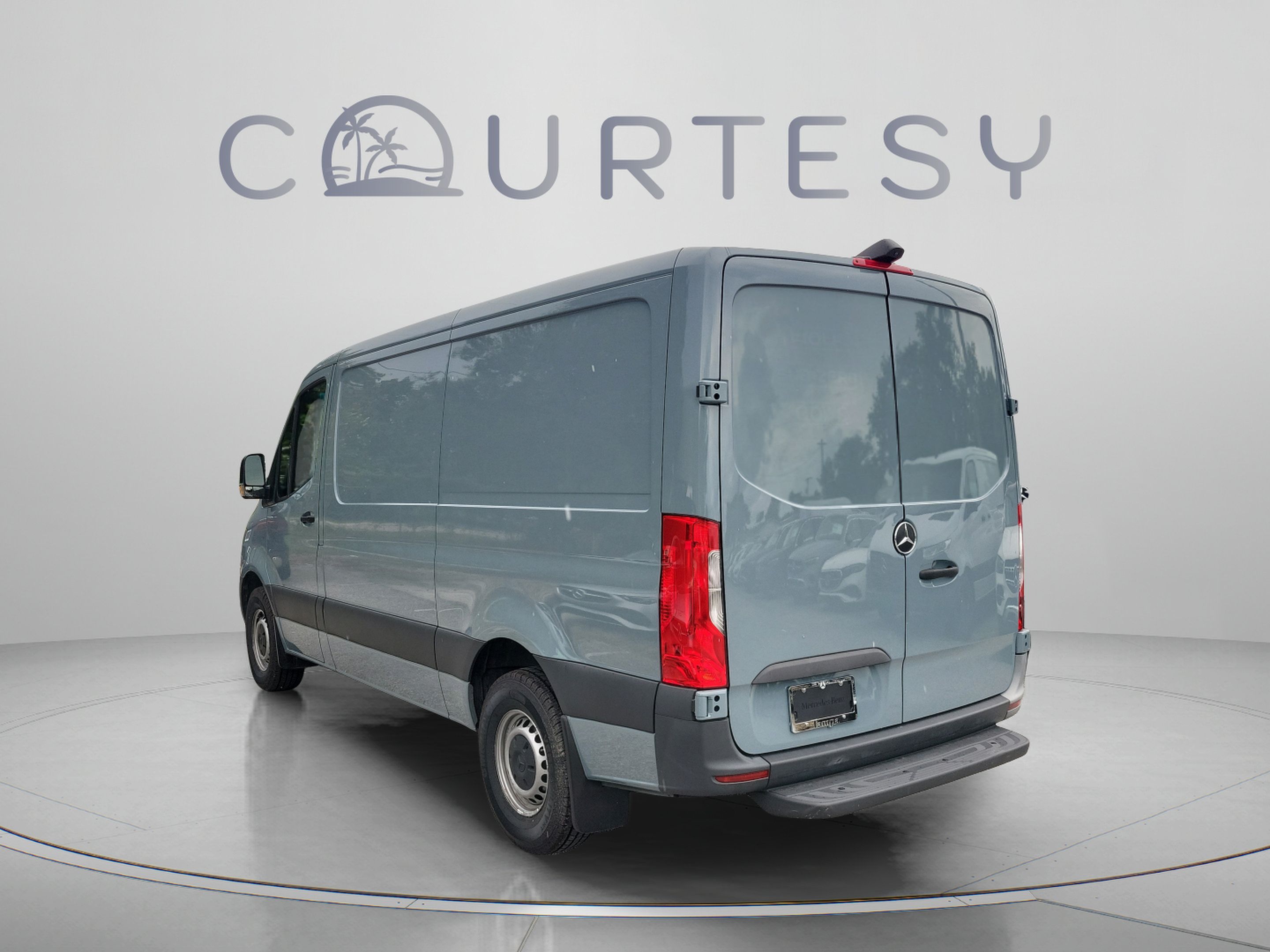 Used 2025 Mercedes-Benz Sprinter 2500 image 2