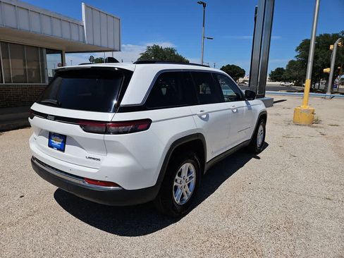 Used 2024 Jeep Grand Cherokee Laredo AWD/4WD image 8