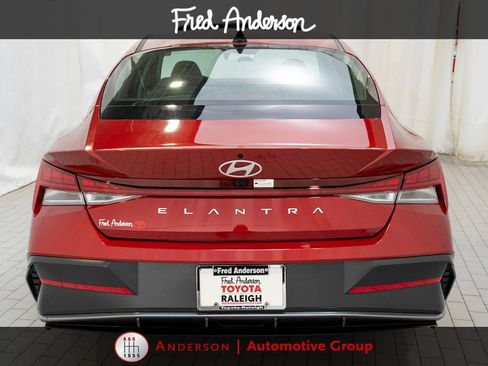 Used 2025 Hyundai Elantra SEL FWD image 4