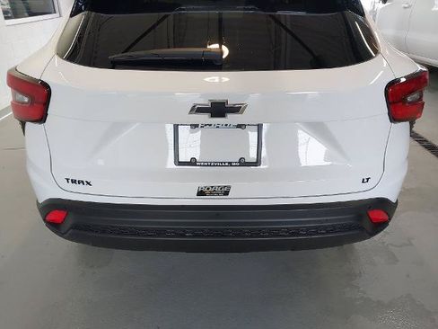 New 2026 Chevrolet Trax LT w/ Driver Confidence Package FWD image 32