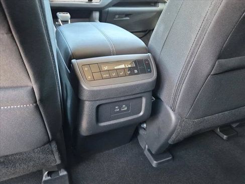 Used 2024 Nissan Pathfinder SV AWD/4WD image 17