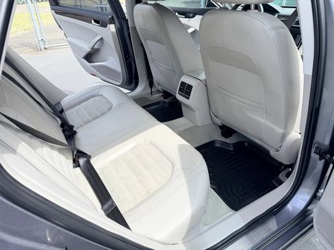 Used 2014 Volkswagen Passat TDI SEL Premium FWD image 12