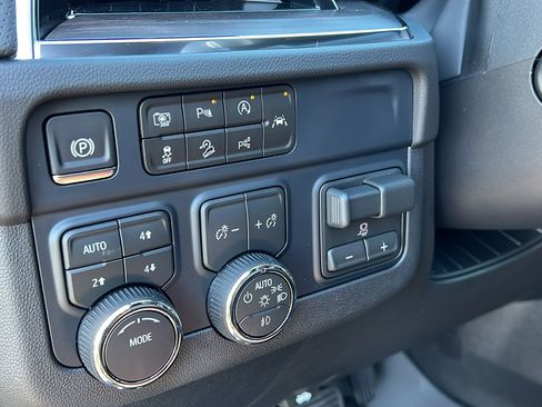 New 2026 Chevrolet Suburban Premier image 35