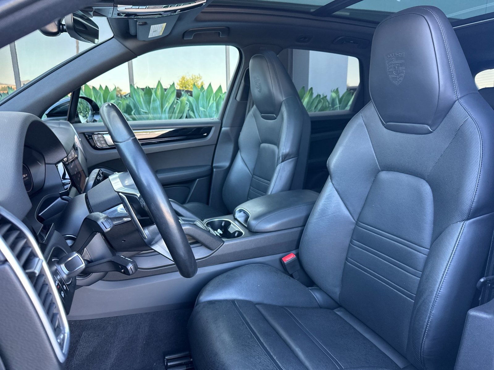 Used 2023 Porsche Cayenne AWD/4WD image 6