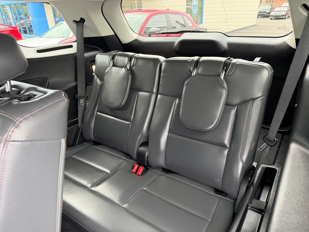 Used 2025 Ford Explorer Active w/ Active Comfort Package AWD/4WD image 9